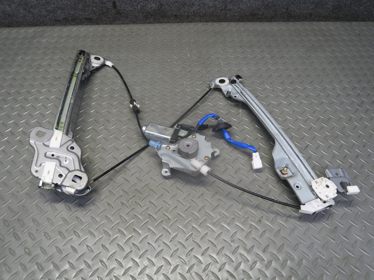 04-09 Nissan 350Z Z33 Convertible Right Pass Door Window Regulator w Motor OEM