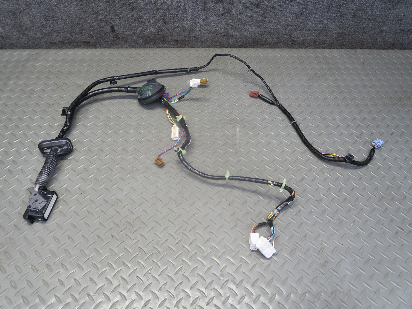 03-06 Nissan Z33 350Z Left Driver Door Wire Wiring Harness 24125CD001 OEM