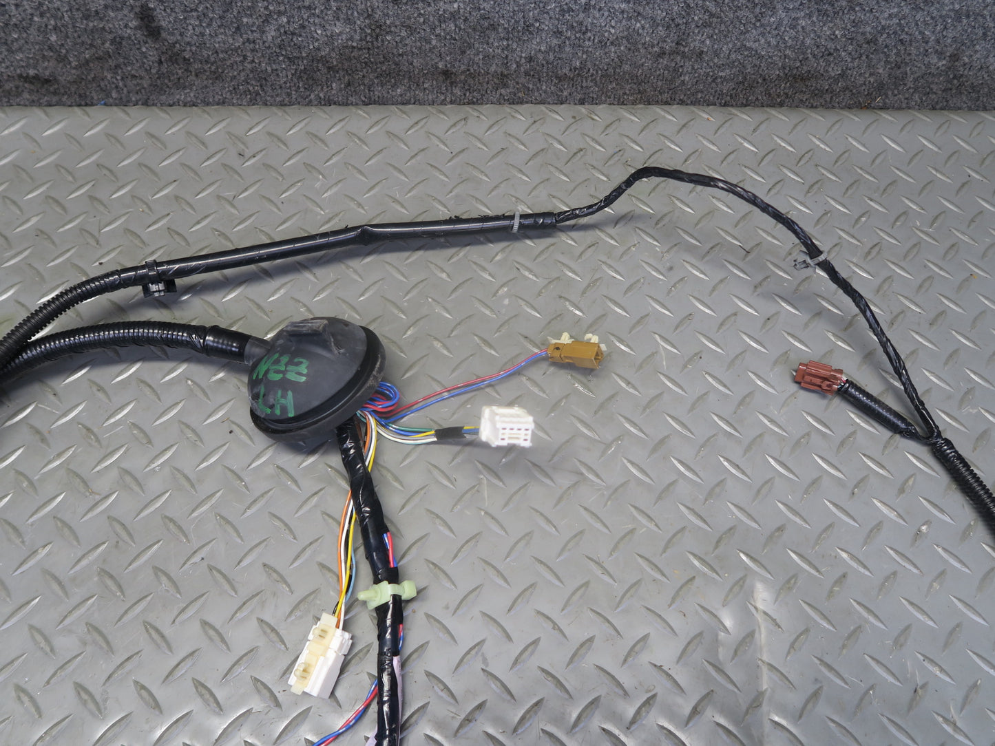 03-06 Nissan Z33 350Z Left Driver Door Wire Wiring Harness 24125CD001 OEM