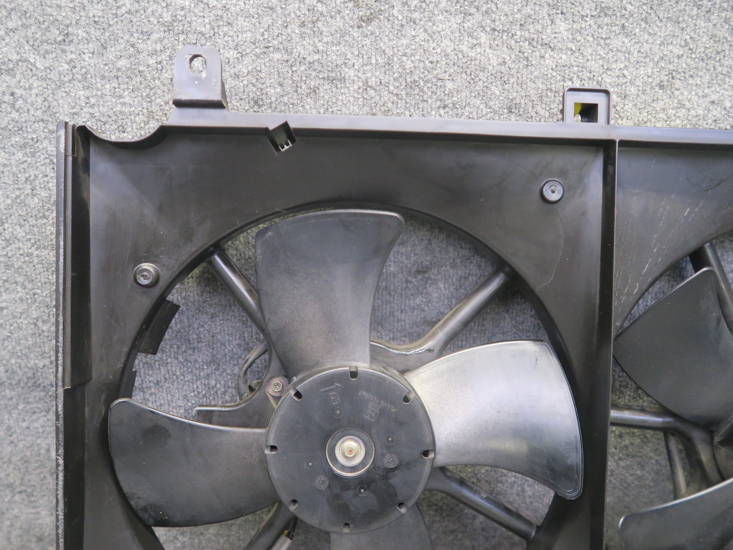 03-06 Nissan Z33 350Z VQ35DE Engine Cooling Fan Motor Shroud OEM