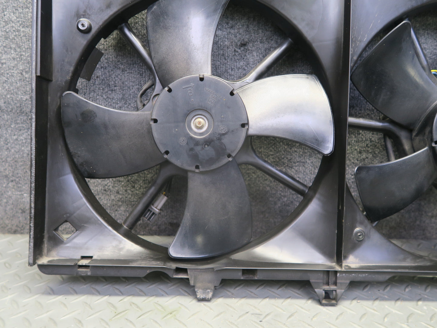 03-06 Nissan Z33 350Z VQ35DE Engine Cooling Fan Motor Shroud OEM