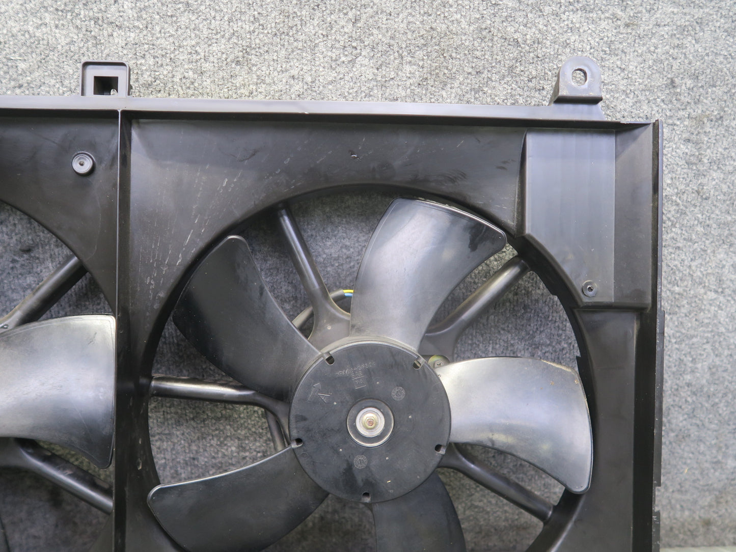 03-06 Nissan Z33 350Z VQ35DE Engine Cooling Fan Motor Shroud OEM