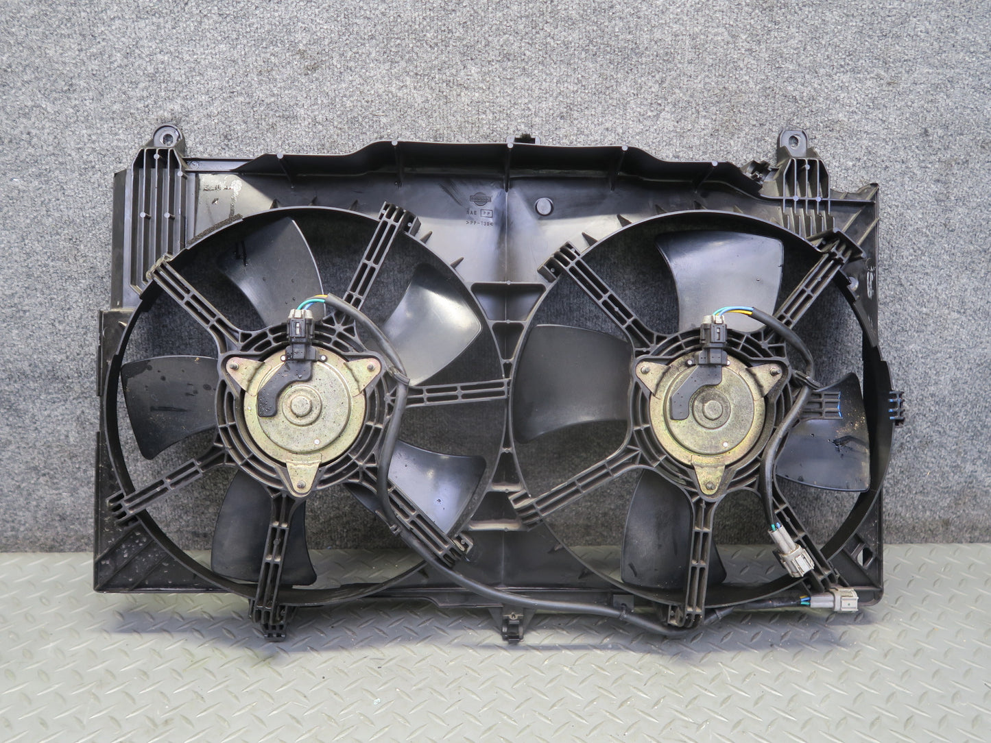 03-06 Nissan Z33 350Z VQ35DE Engine Cooling Fan Motor Shroud OEM