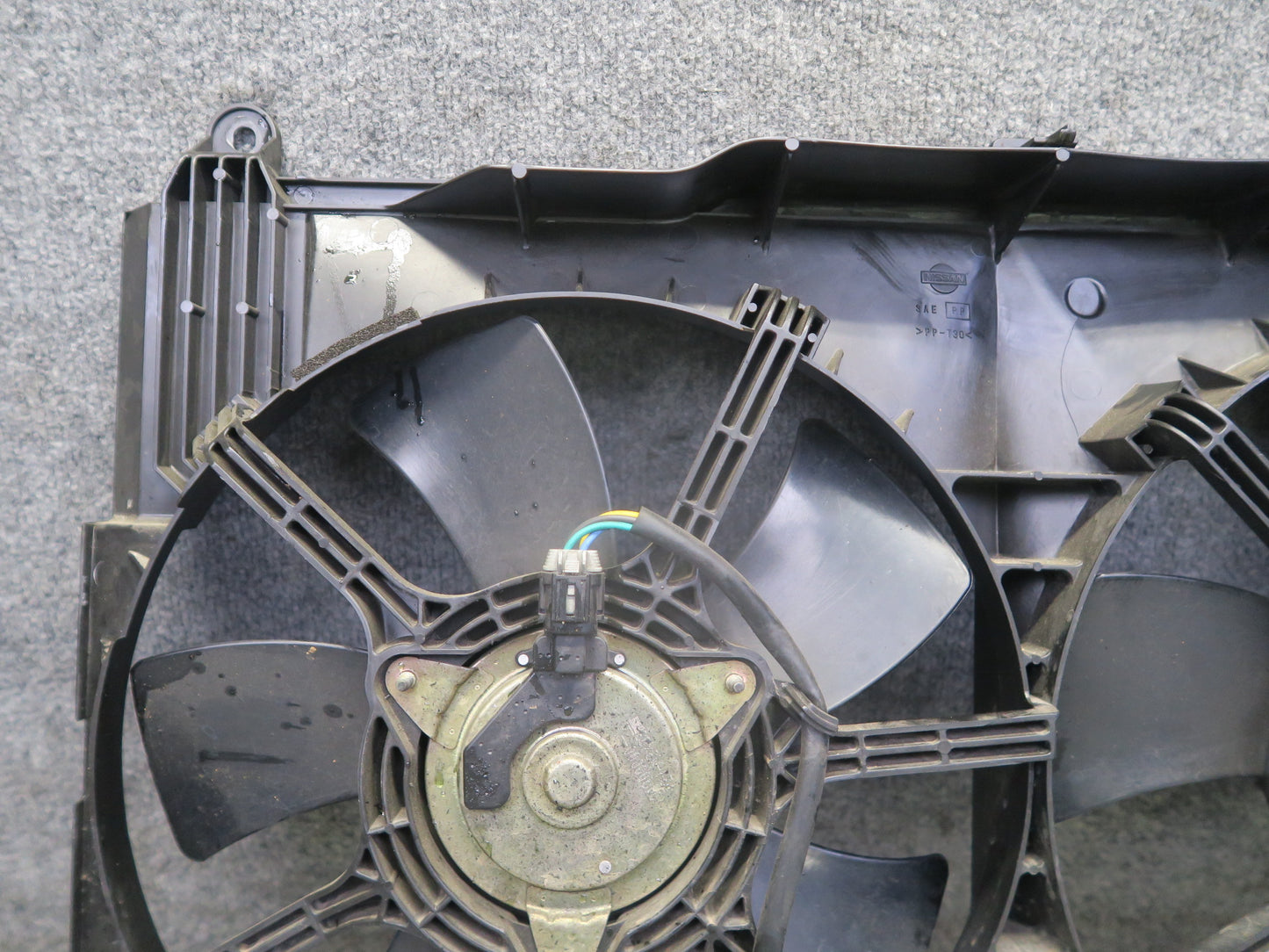 03-06 Nissan Z33 350Z VQ35DE Engine Cooling Fan Motor Shroud OEM