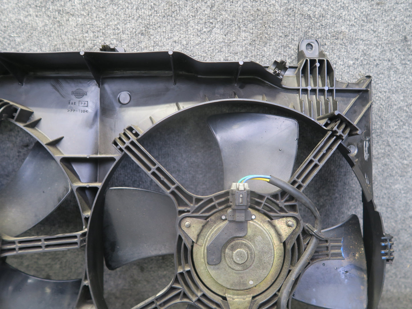 03-06 Nissan Z33 350Z VQ35DE Engine Cooling Fan Motor Shroud OEM