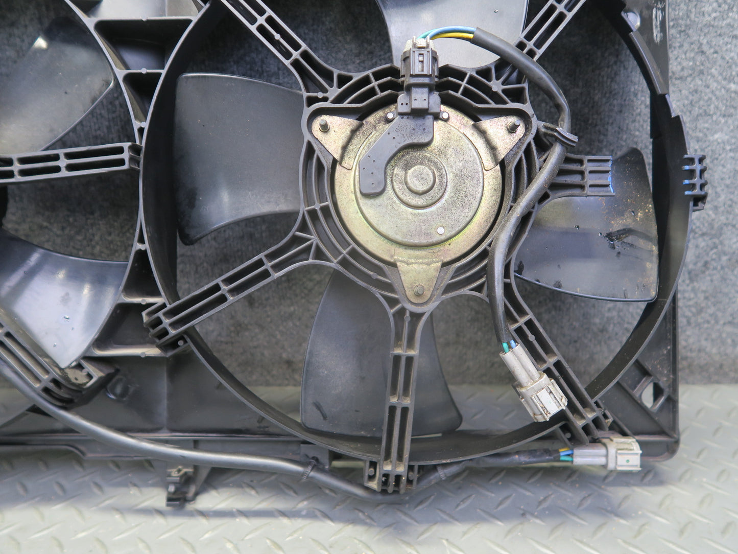 03-06 Nissan Z33 350Z VQ35DE Engine Cooling Fan Motor Shroud OEM