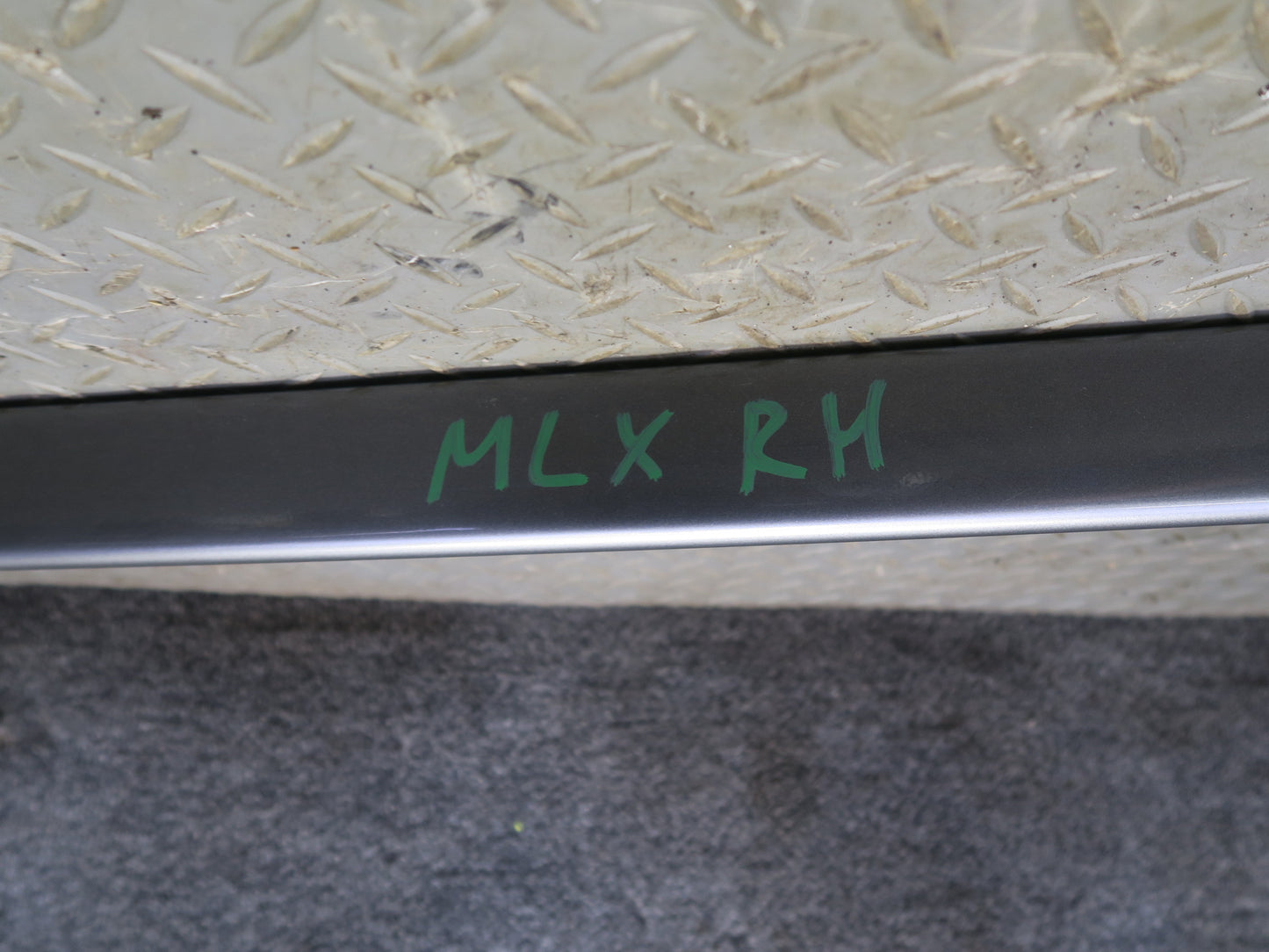 2008-2015 Lexus URJ201L LX570 Left & Right Side Roof Luggage Rack Rail Set