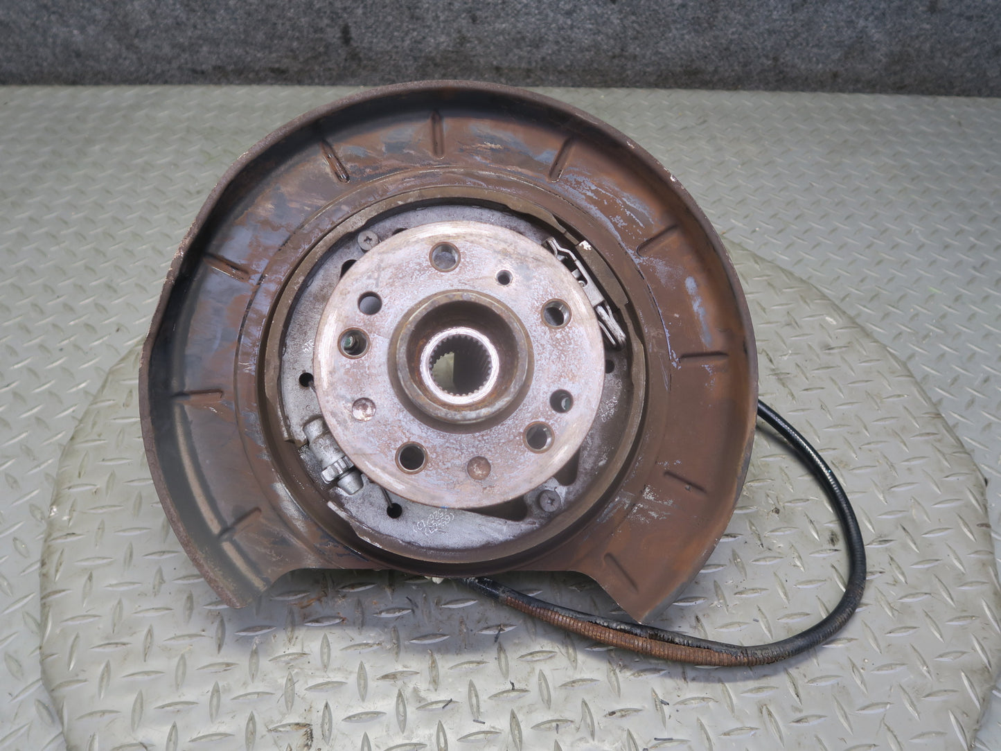 06-11 Mercedes W164 ML350 AWD Rear Left Spindle Knuckle Wheel Hub Bearing OEM