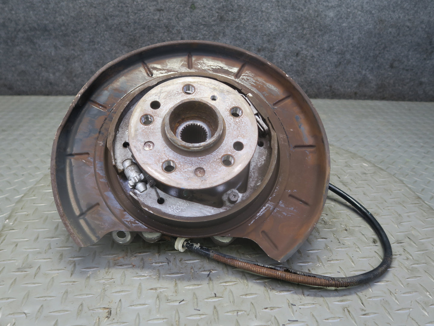 06-11 Mercedes W164 ML350 AWD Rear Left Spindle Knuckle Wheel Hub Bearing OEM