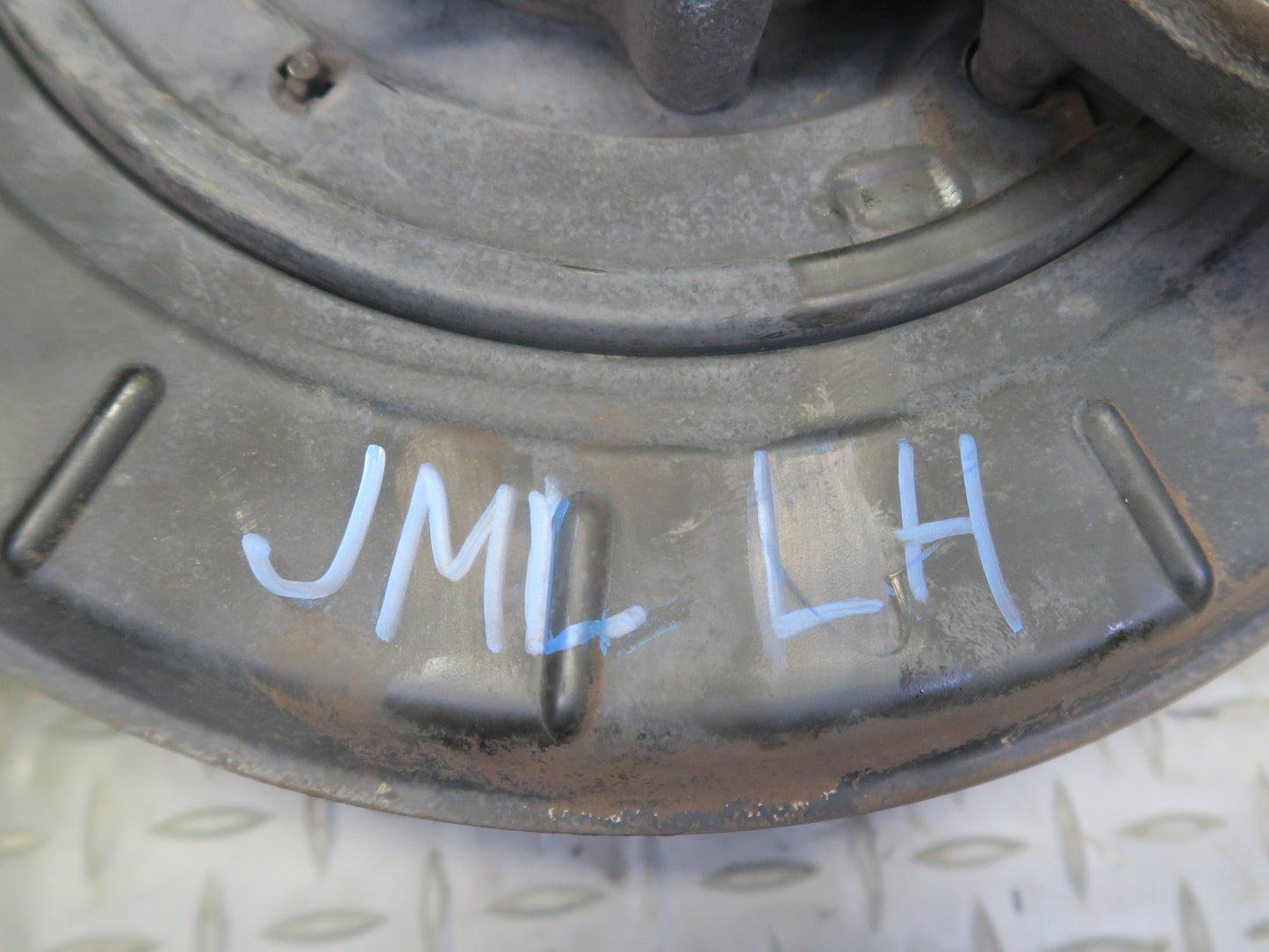 06-11 Mercedes W164 ML350 AWD Rear Left Spindle Knuckle Wheel Hub Bearing OEM