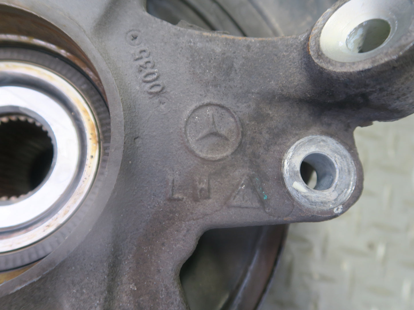 06-11 Mercedes W164 ML350 AWD Rear Left Spindle Knuckle Wheel Hub Bearing OEM