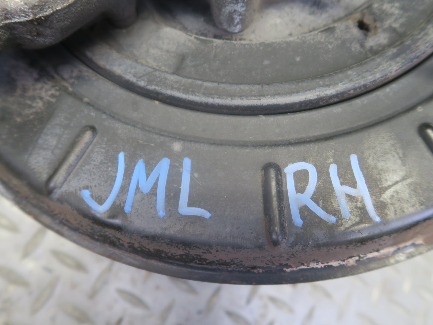06-11 Mercedes W164 ML350 AWD Rear Right Spindle Knuckle Wheel Hub Bearing OEM