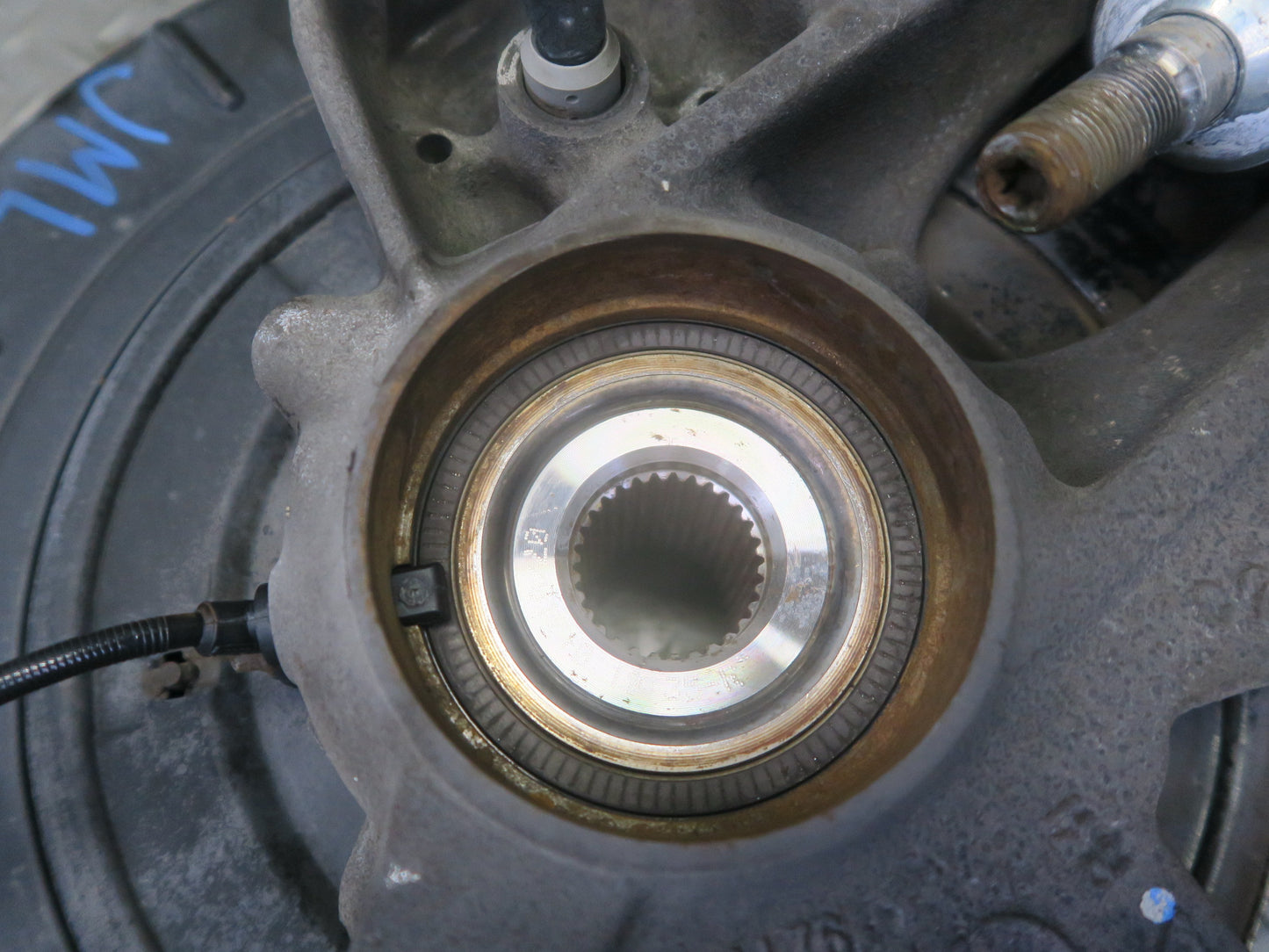 06-11 Mercedes W164 ML350 AWD Rear Right Spindle Knuckle Wheel Hub Bearing OEM