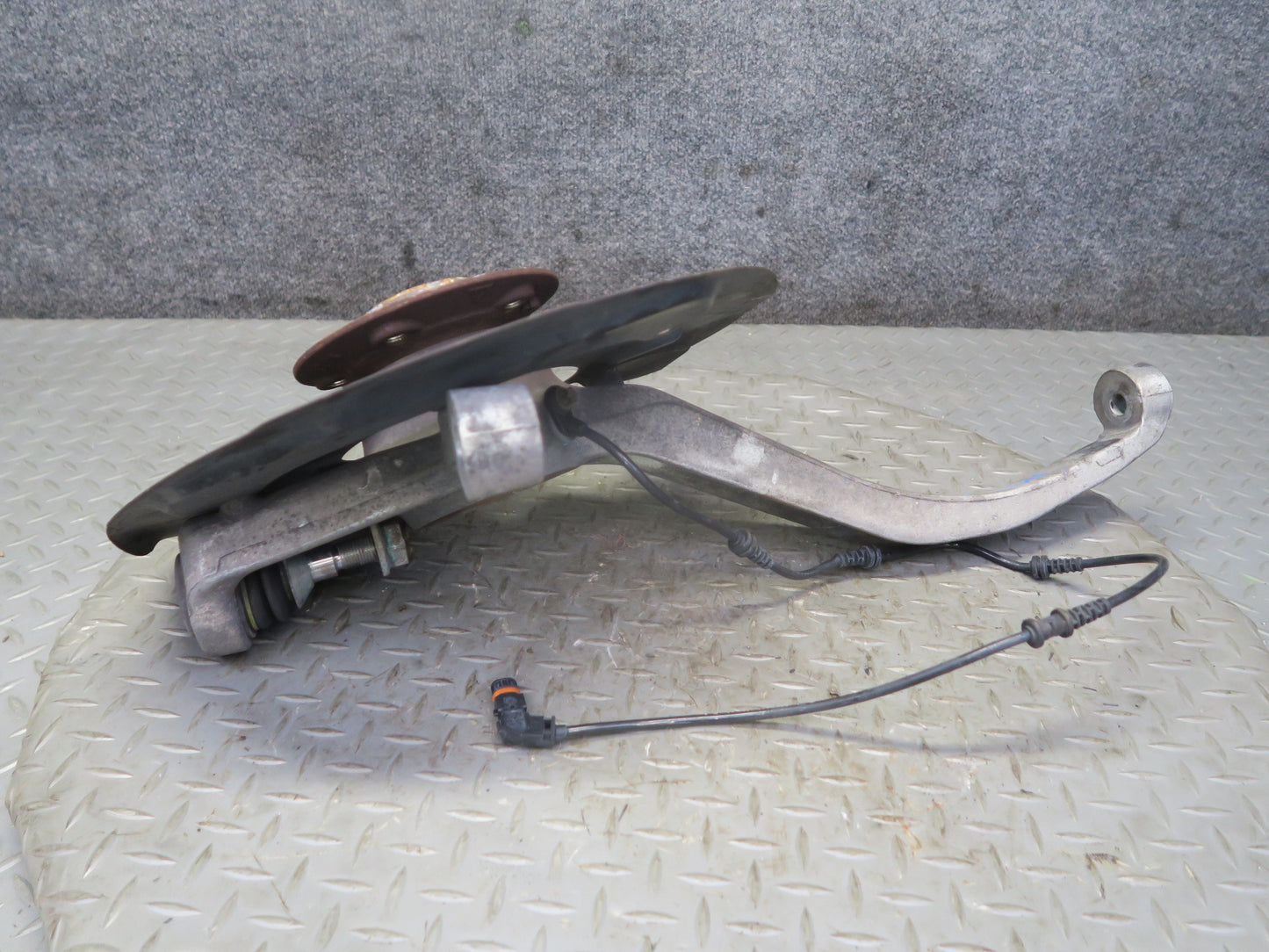 06-11 Mercedes W164 ML350 AWD Front Right Spindle Knuckle Wheel Hub Bearing OEM