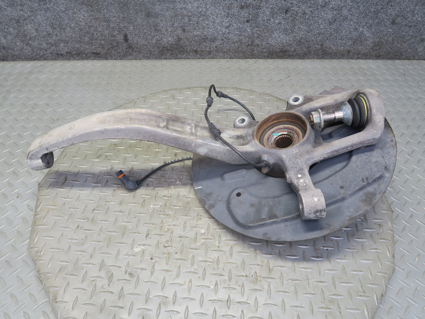 06-11 Mercedes W164 ML350 AWD Front Right Spindle Knuckle Wheel Hub Bearing OEM