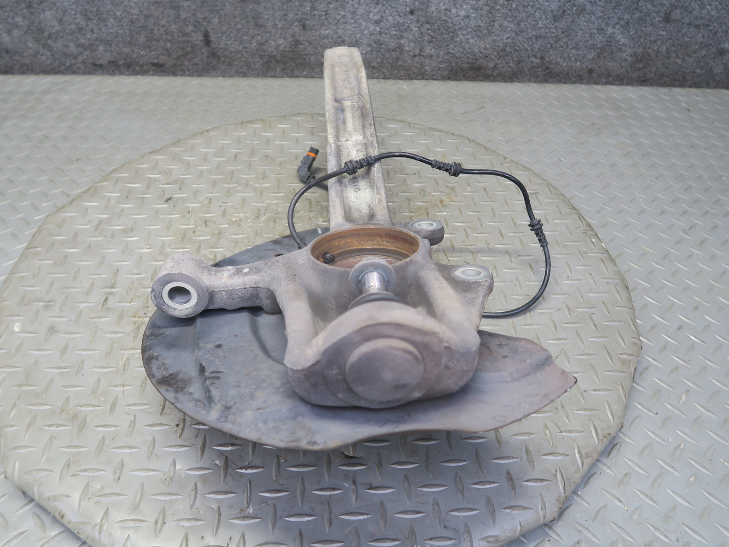 06-11 Mercedes W164 ML350 AWD Front Right Spindle Knuckle Wheel Hub Bearing OEM