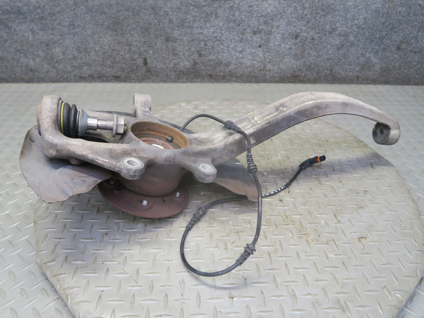 06-11 Mercedes W164 ML350 AWD Front Right Spindle Knuckle Wheel Hub Bearing OEM