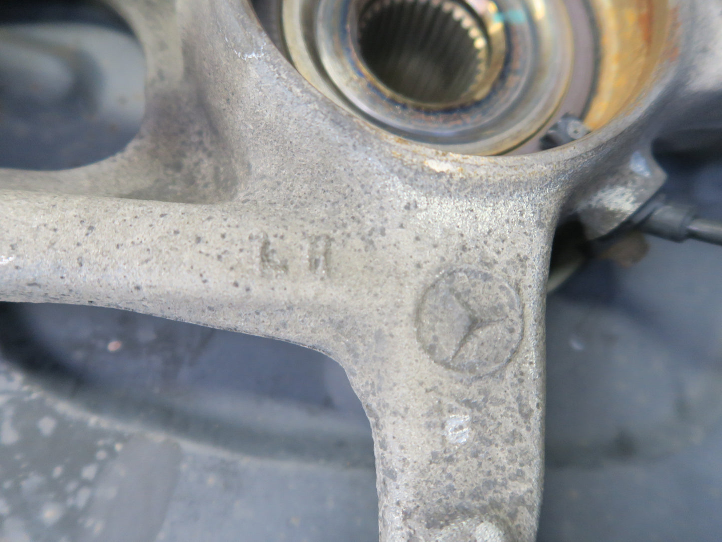 06-11 Mercedes W164 ML350 AWD Front Left Spindle Knuckle Wheel Hub Bearing OEM