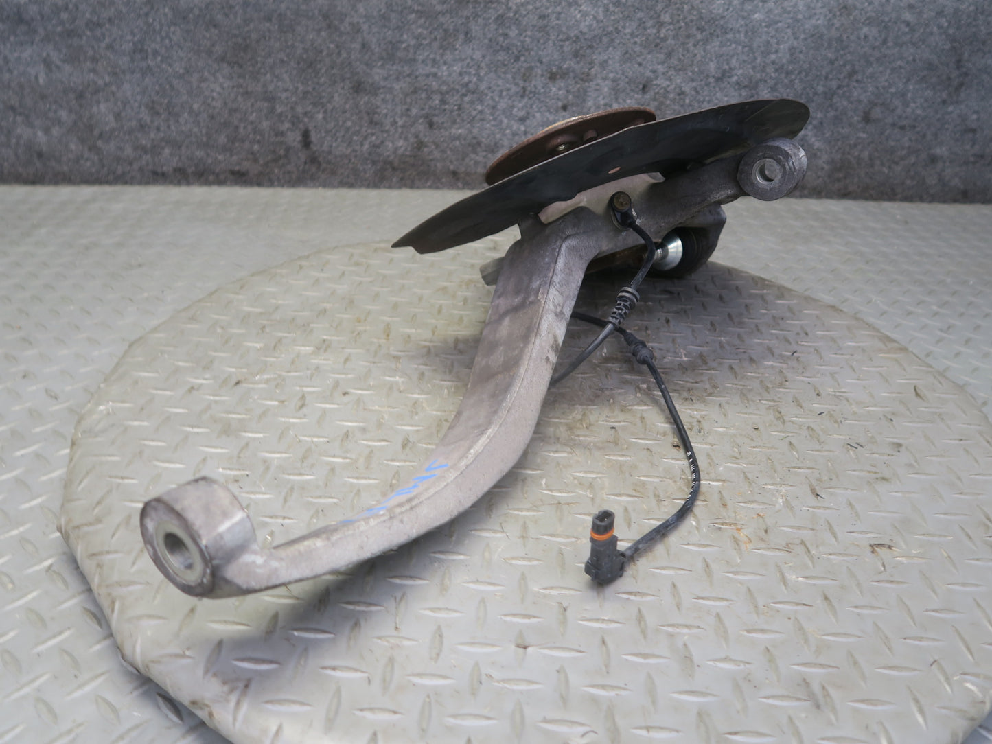 06-11 Mercedes W164 ML350 AWD Front Left Spindle Knuckle Wheel Hub Bearing OEM
