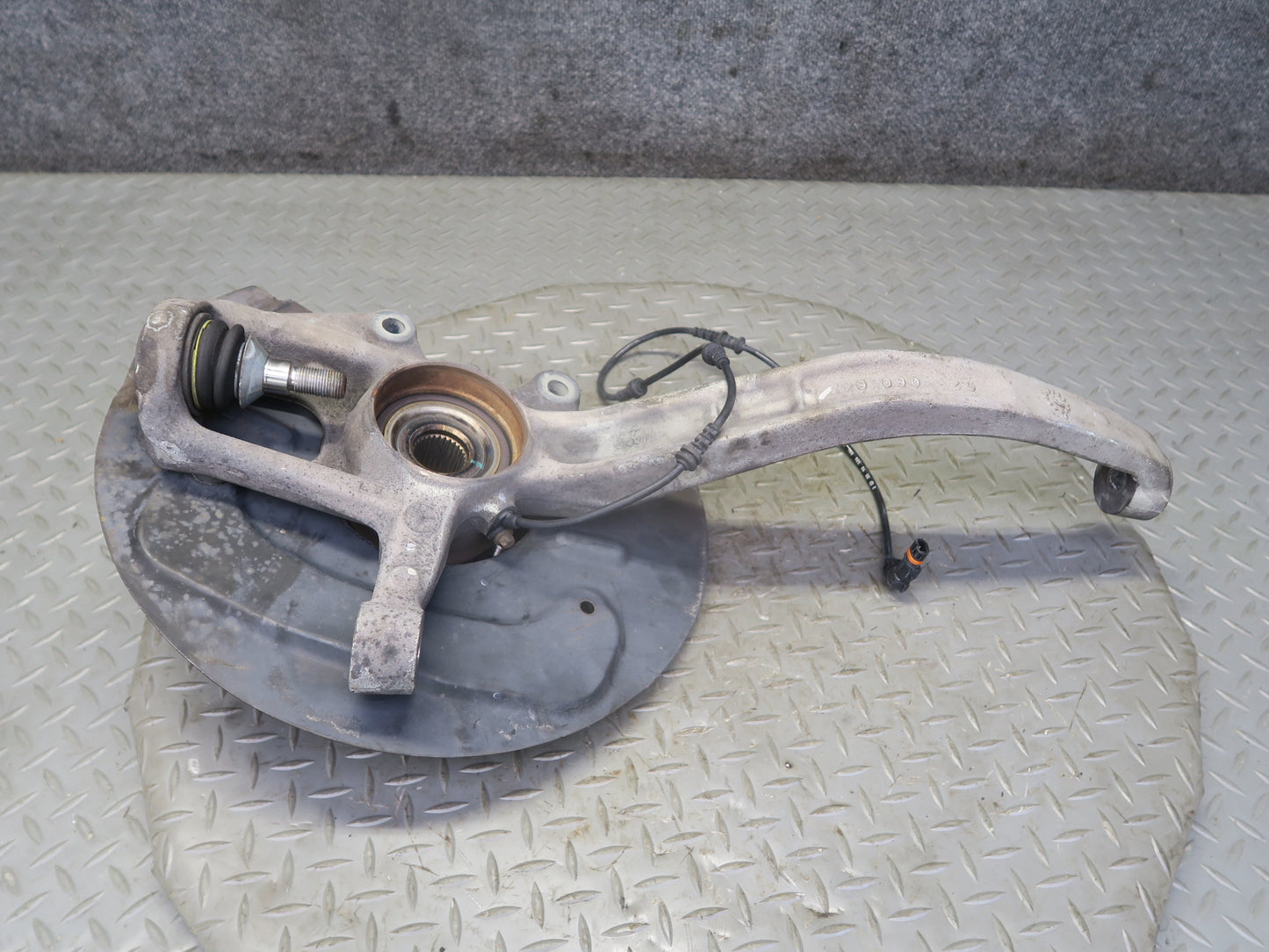 06-11 Mercedes W164 ML350 AWD Front Left Spindle Knuckle Wheel Hub Bearing OEM