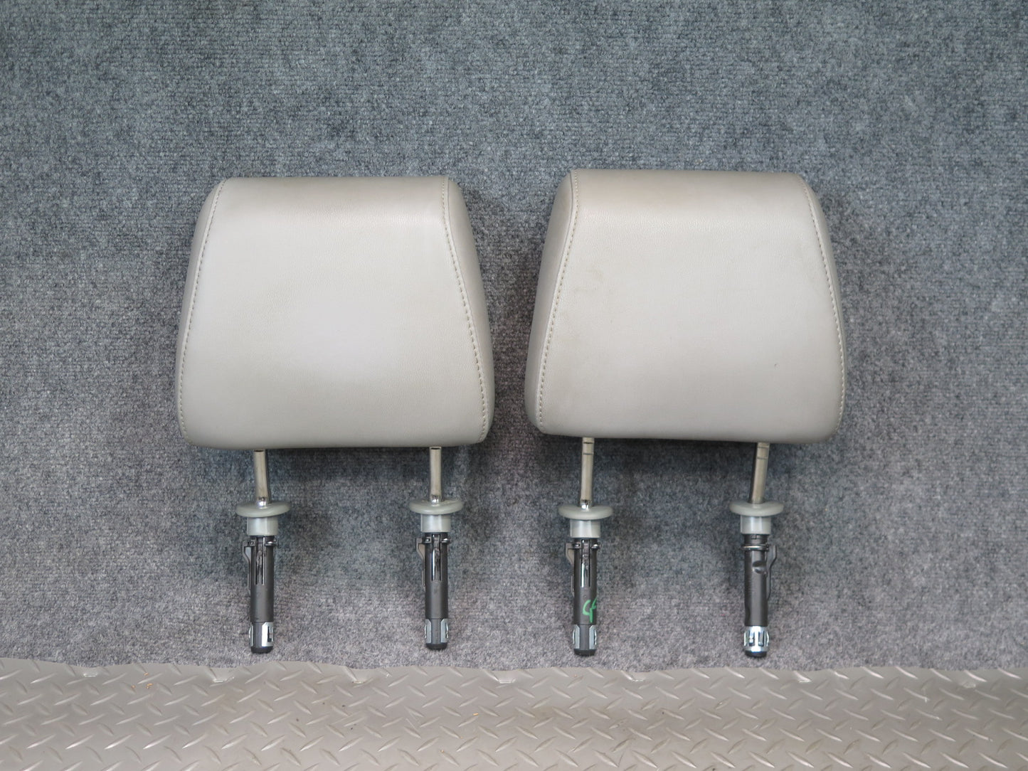 16-24 Chevrolet Camaro SS Set of 2 Front Left & Right Seat Headrest Gray OEM