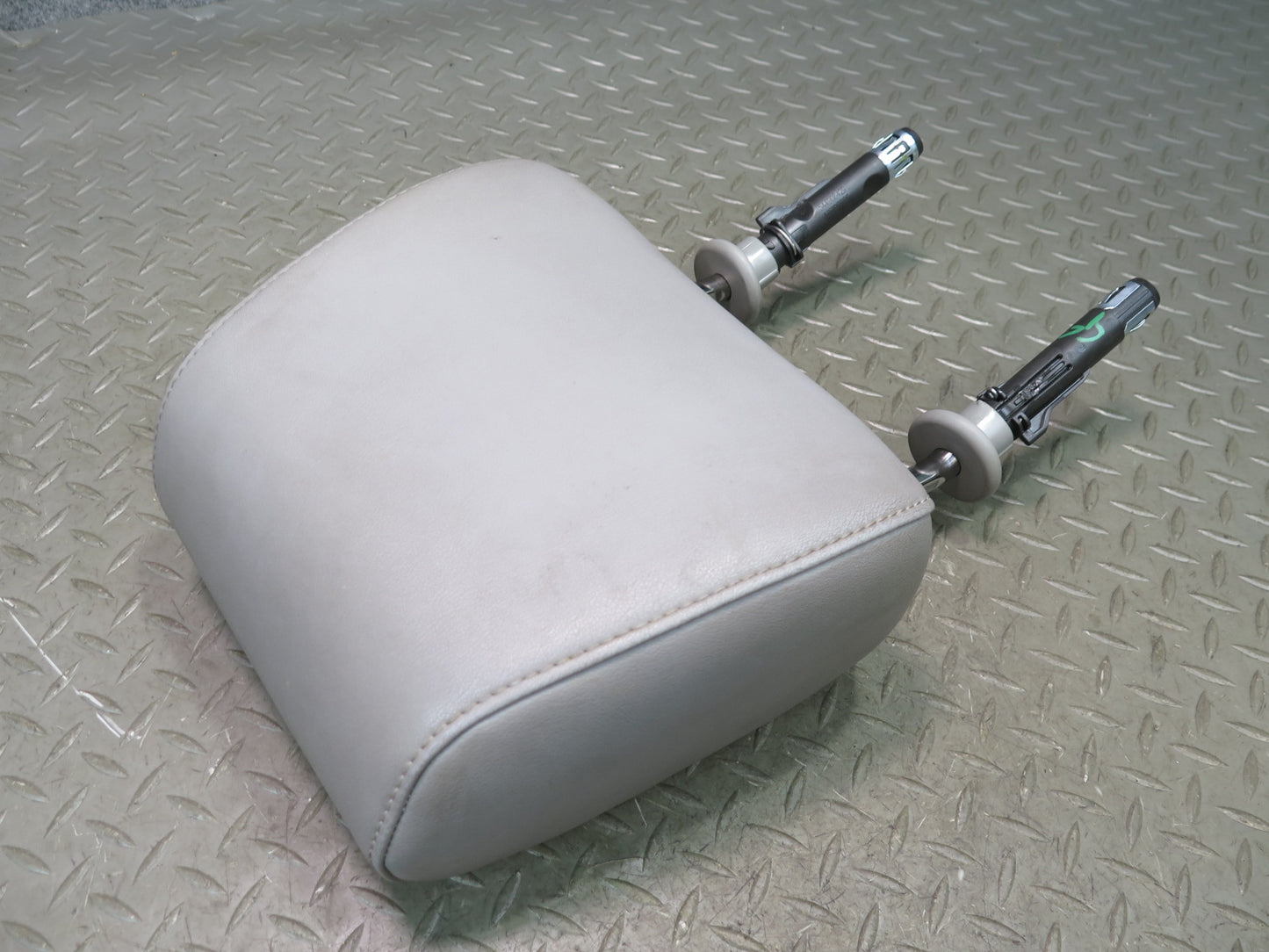 16-24 Chevrolet Camaro SS Set of 2 Front Left & Right Seat Headrest Gray OEM
