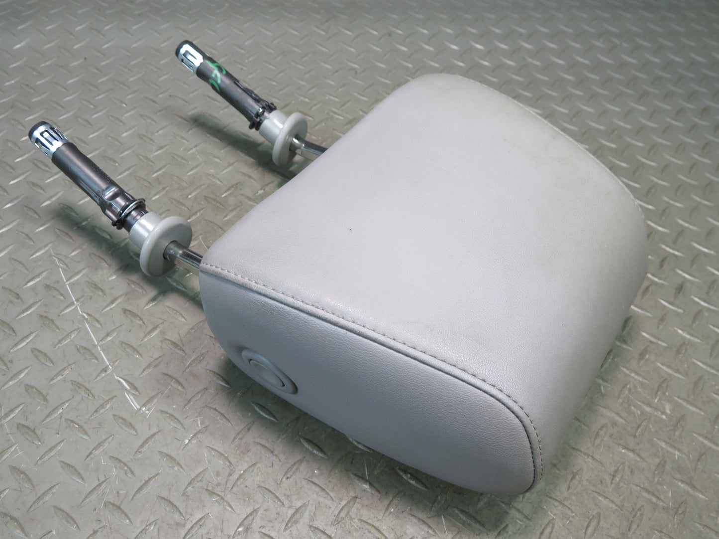16-24 Chevrolet Camaro SS Set of 2 Front Left & Right Seat Headrest Gray OEM