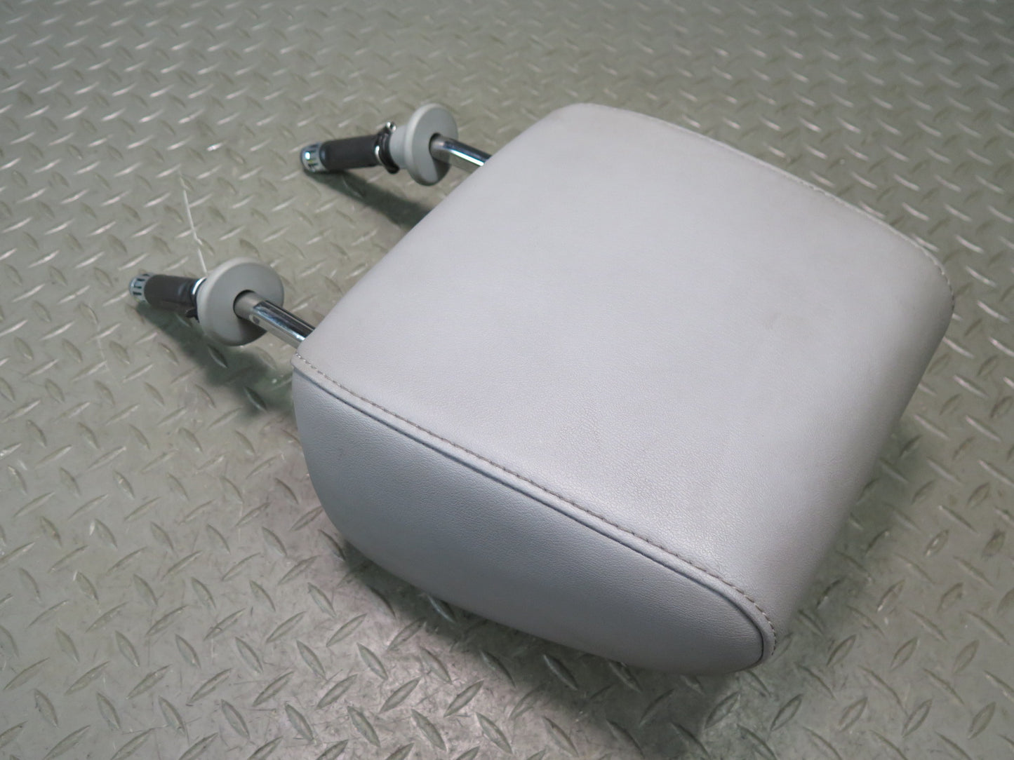 16-24 Chevrolet Camaro SS Set of 2 Front Left & Right Seat Headrest Gray OEM