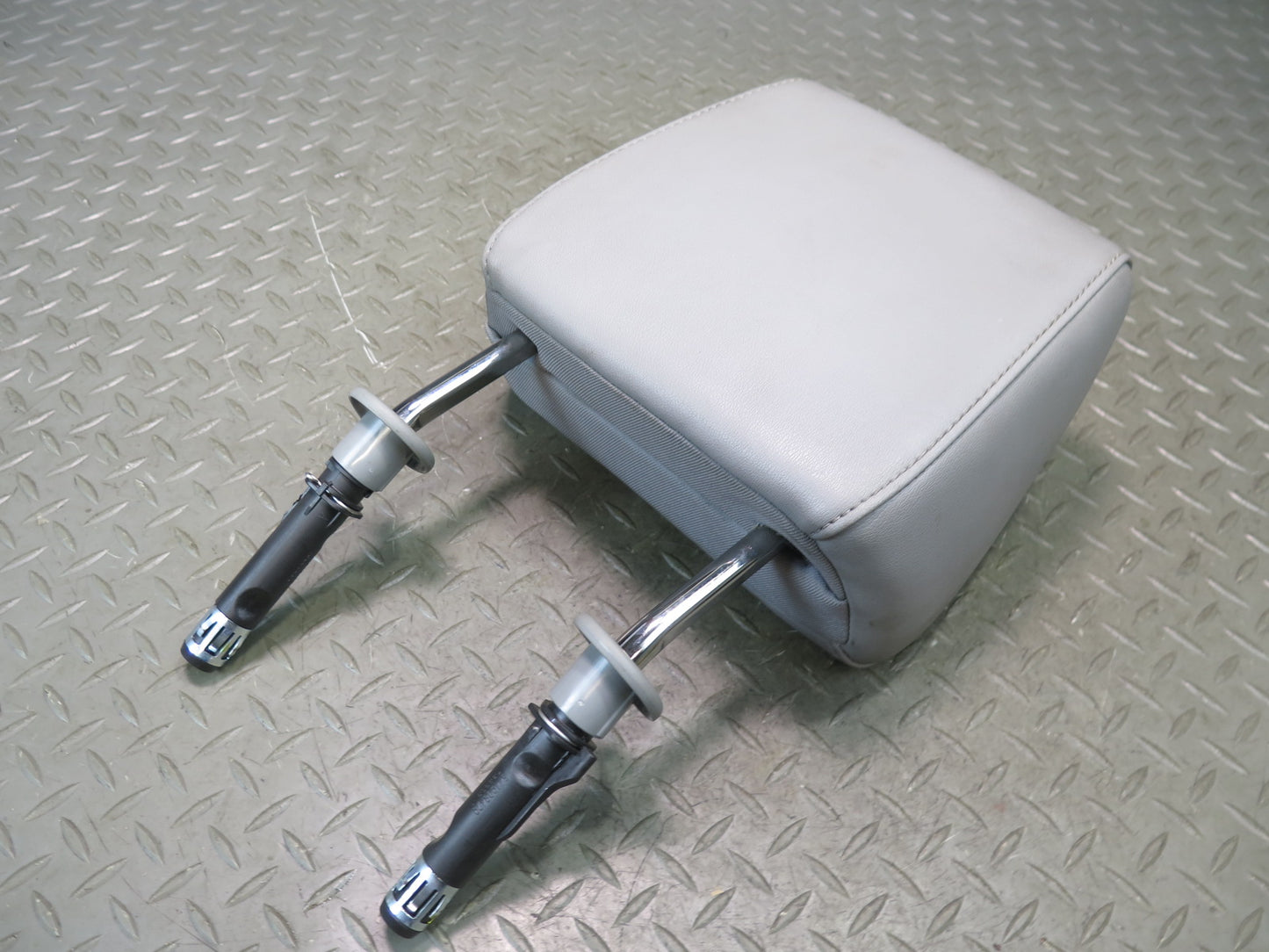 16-24 Chevrolet Camaro SS Set of 2 Front Left & Right Seat Headrest Gray OEM