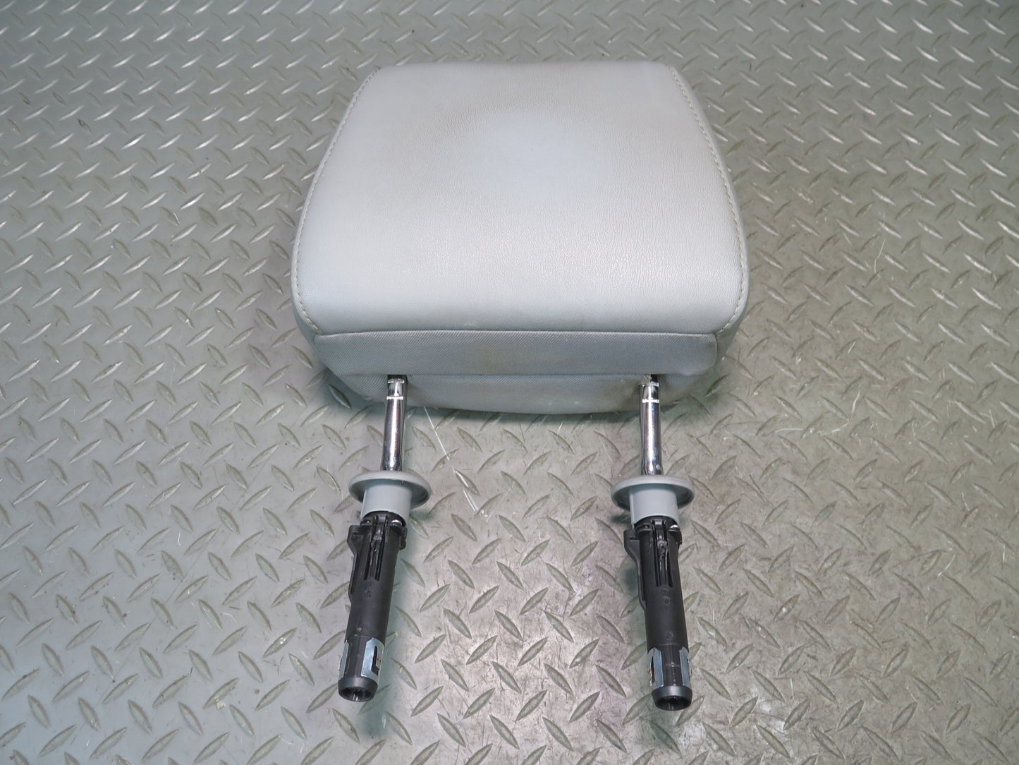 16-24 Chevrolet Camaro SS Set of 2 Front Left & Right Seat Headrest Gray OEM