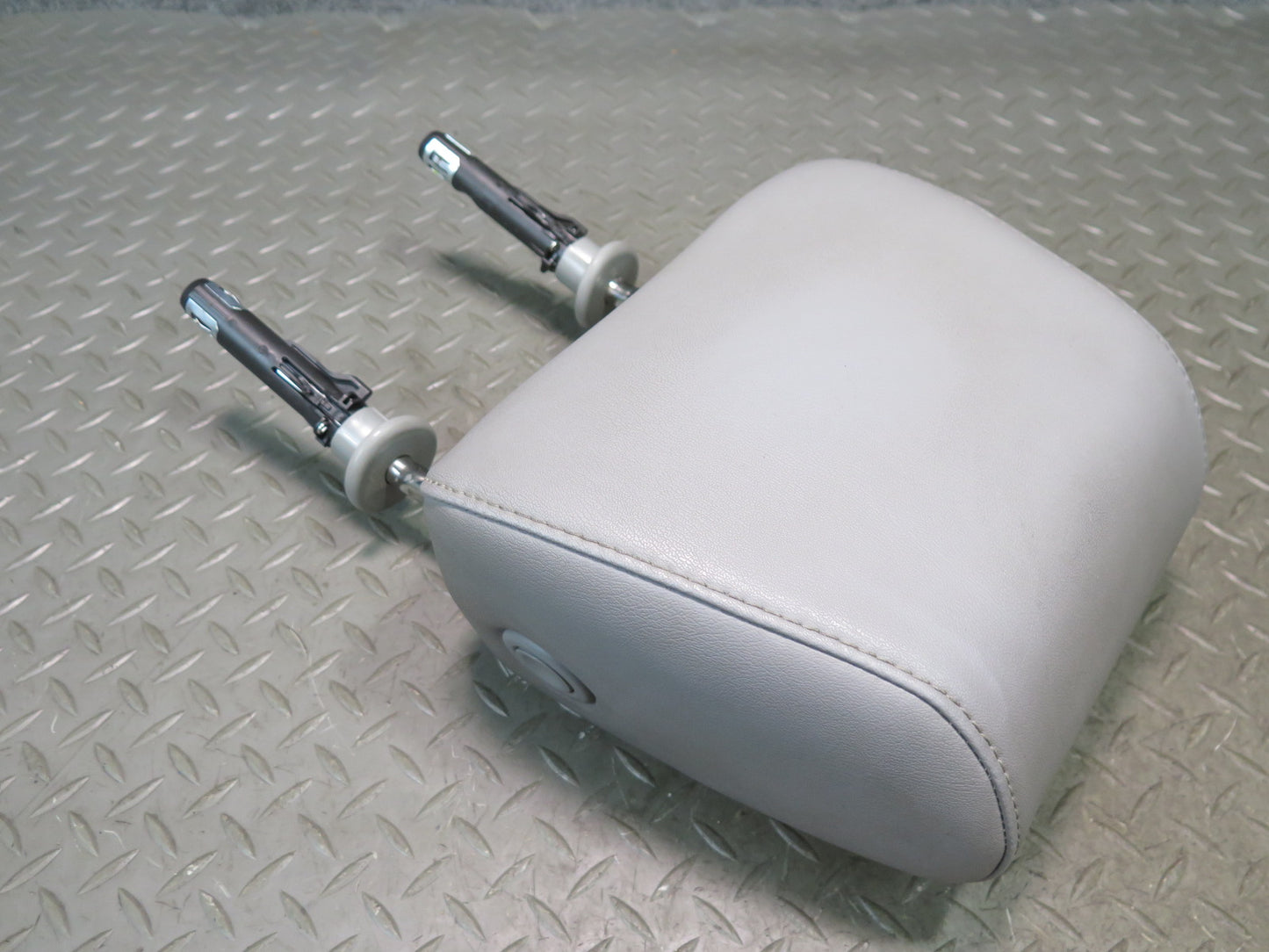 16-24 Chevrolet Camaro SS Set of 2 Front Left & Right Seat Headrest Gray OEM