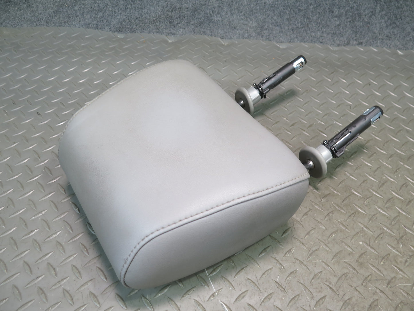16-24 Chevrolet Camaro SS Set of 2 Front Left & Right Seat Headrest Gray OEM