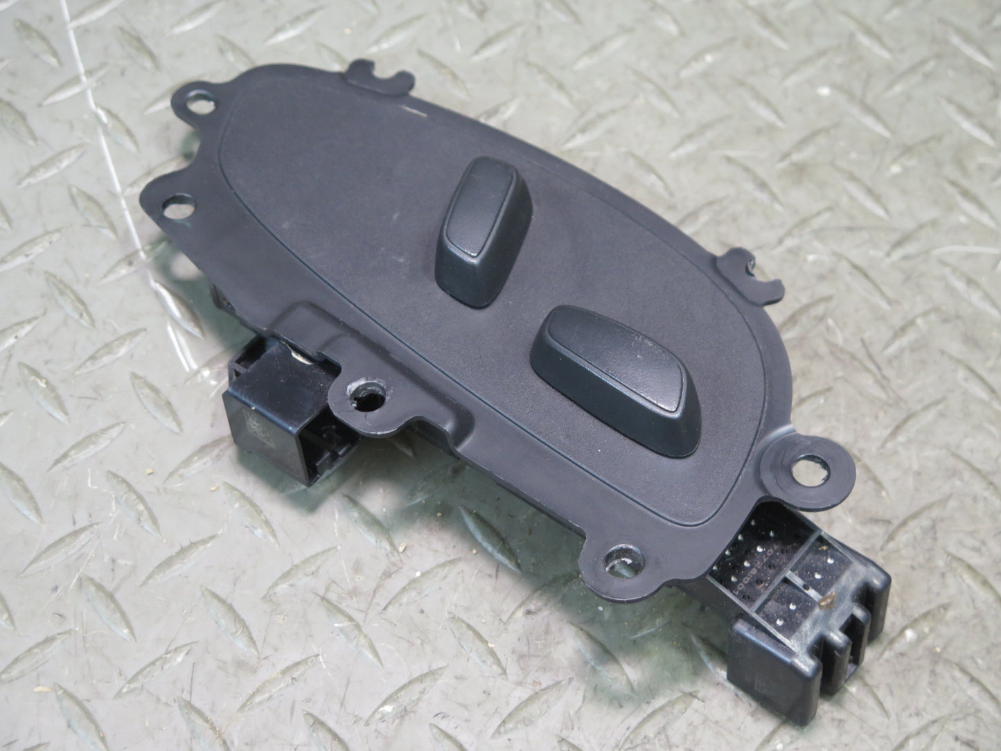 16-24 Chevrolet Camaro Front Right Passenger Seat Switch 23248803 OEM