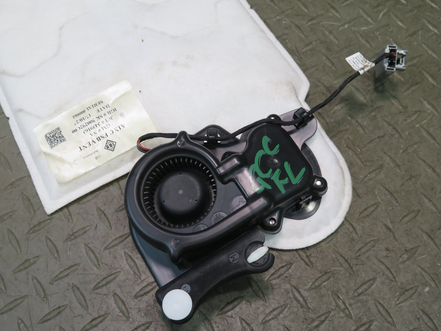 16-18 Chevrolet Camaro SS Front Left Seat Lumbar Pad w Blower Motor OEM