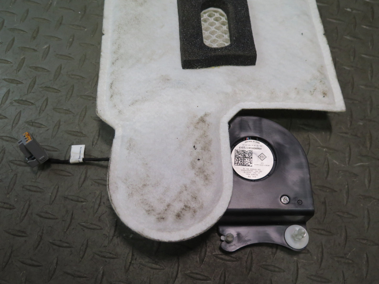 16-18 Chevrolet Camaro SS Front Left Seat Lumbar Pad w Blower Motor OEM