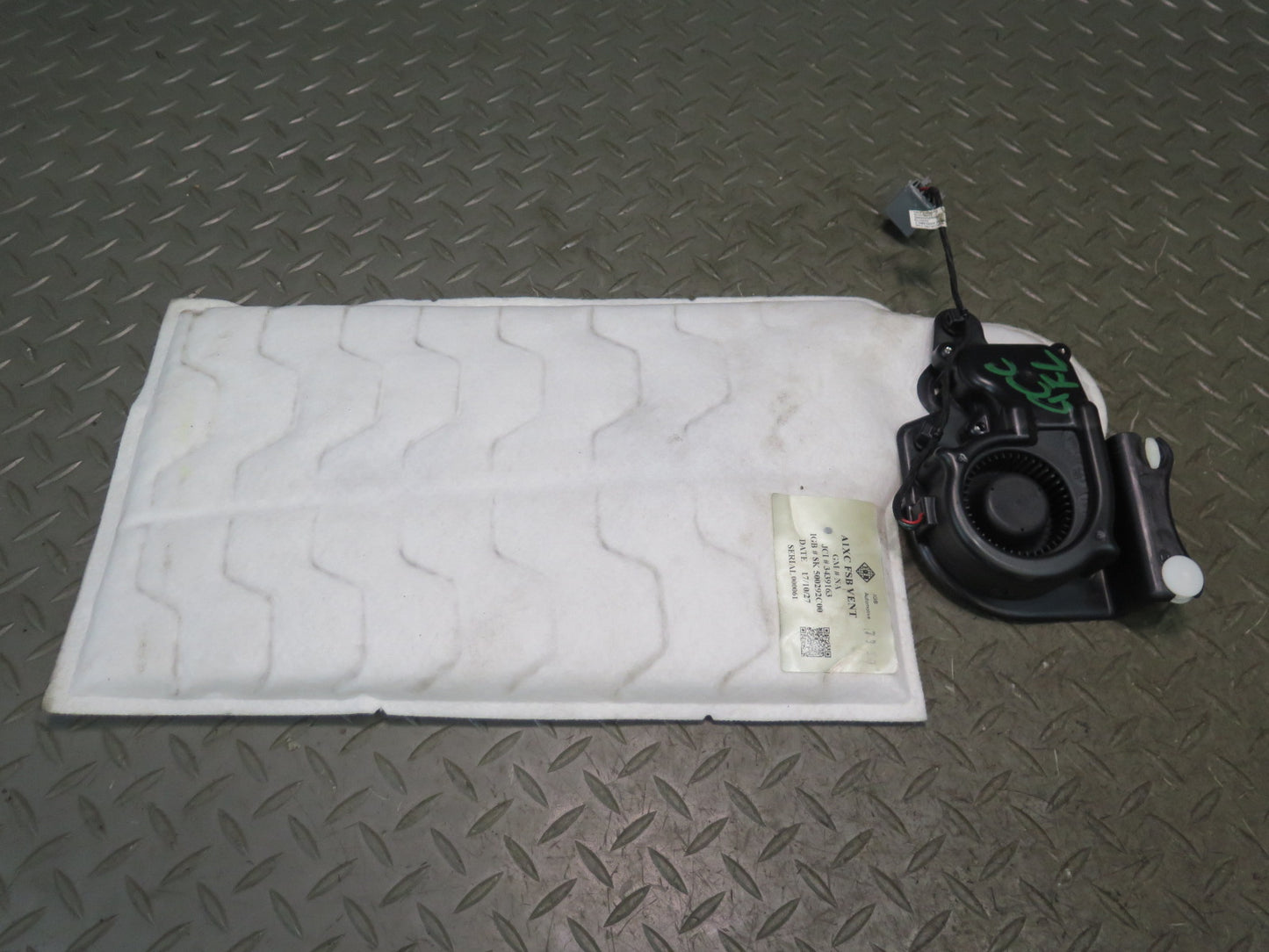16-18 Chevrolet Camaro SS Front Left Seat Lumbar Pad w Blower Motor OEM