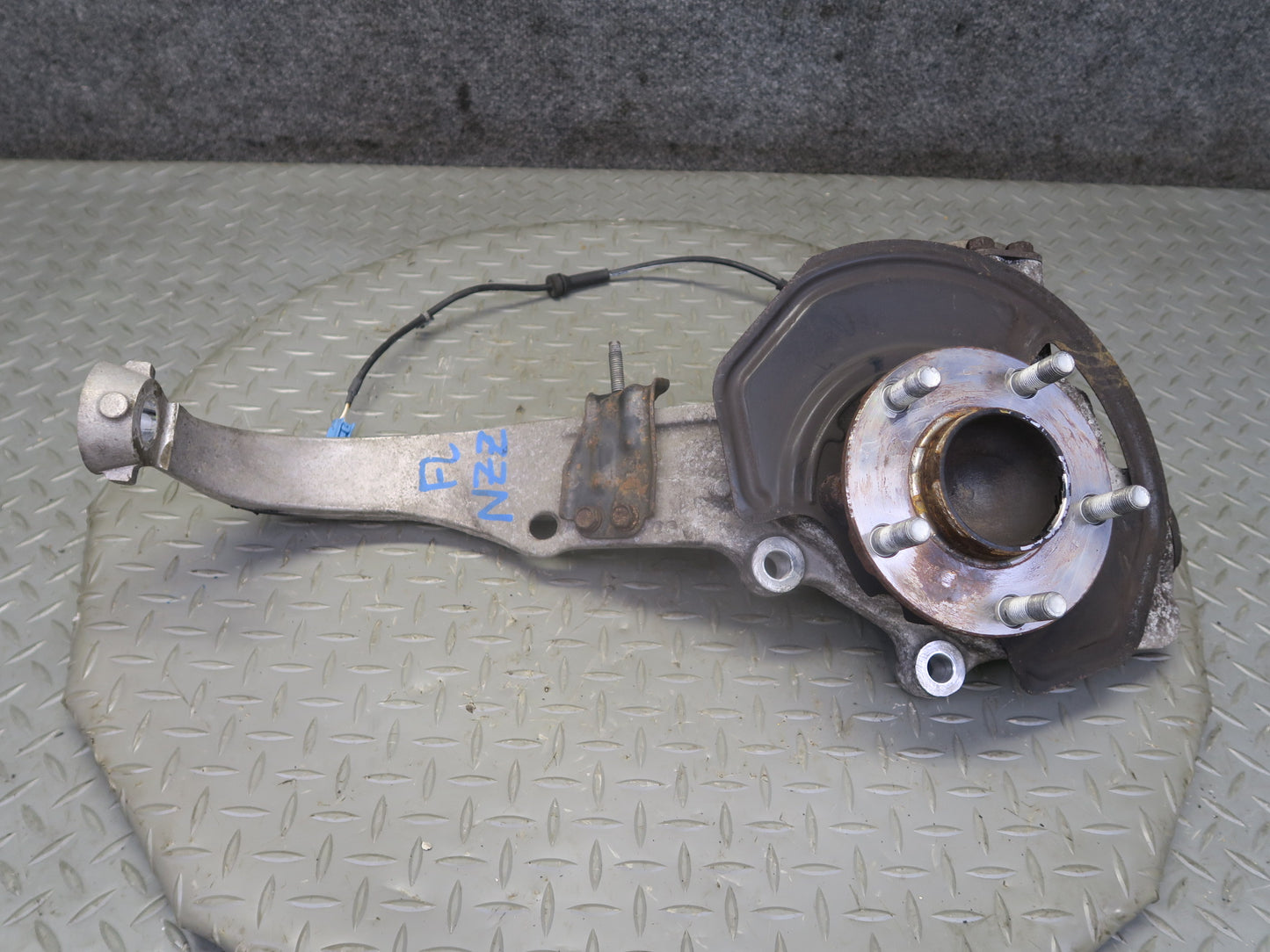 2004 Nissan Z33 350Z Convert Front Left Spindle Knuckle Wheel Hub Bearing OEM