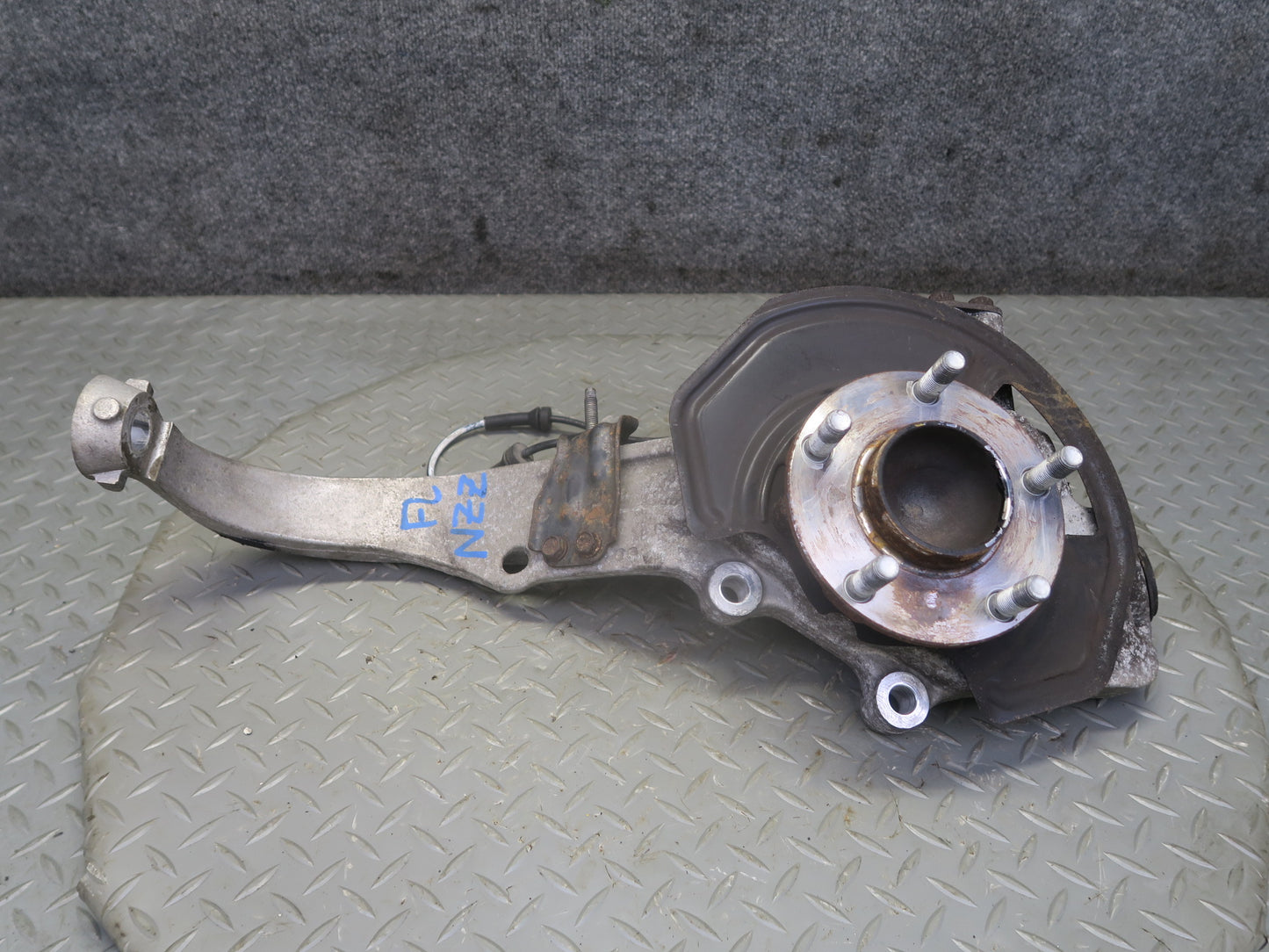 2004 Nissan Z33 350Z Convert Front Left Spindle Knuckle Wheel Hub Bearing OEM