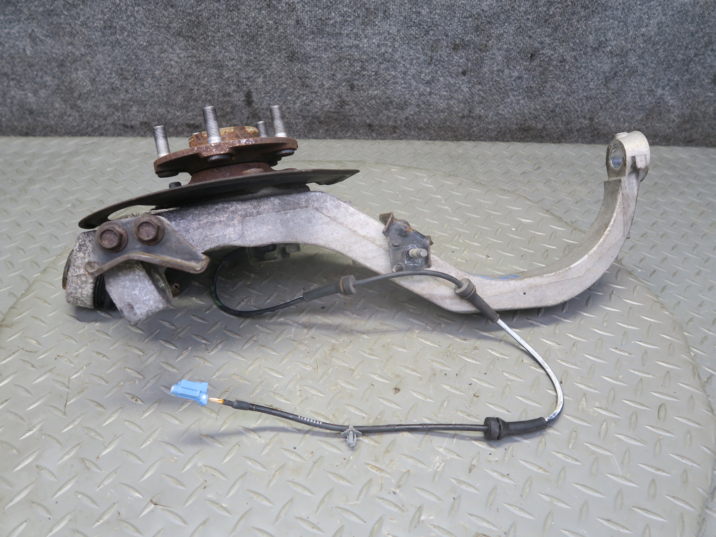 2004 Nissan Z33 350Z Convert Front Left Spindle Knuckle Wheel Hub Bearing OEM