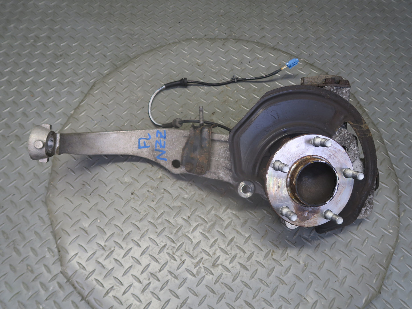 2004 Nissan Z33 350Z Convert Front Left Spindle Knuckle Wheel Hub Bearing OEM