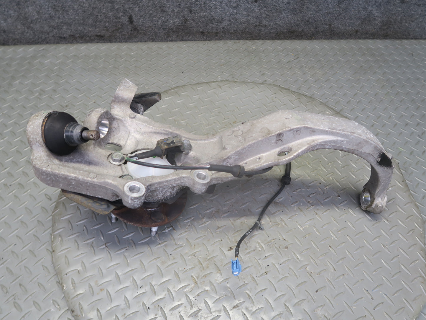 2004 Nissan Z33 350Z Convert Front Left Spindle Knuckle Wheel Hub Bearing OEM