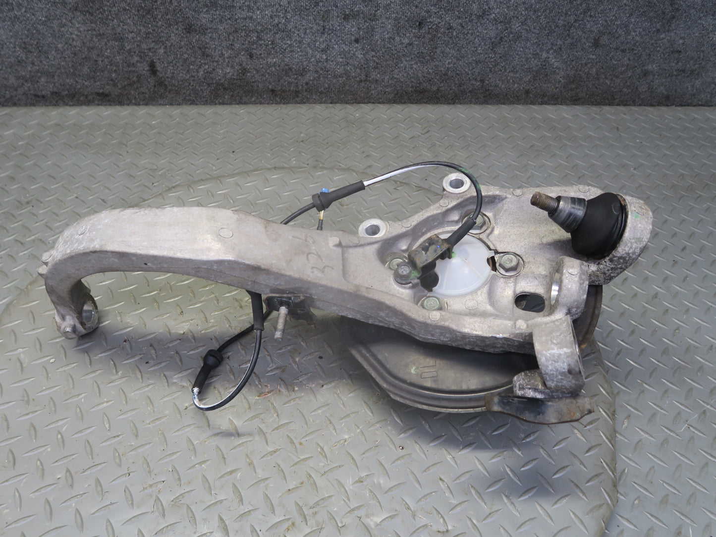 2004 Nissan Z33 350Z Convert Front Left Spindle Knuckle Wheel Hub Bearing OEM