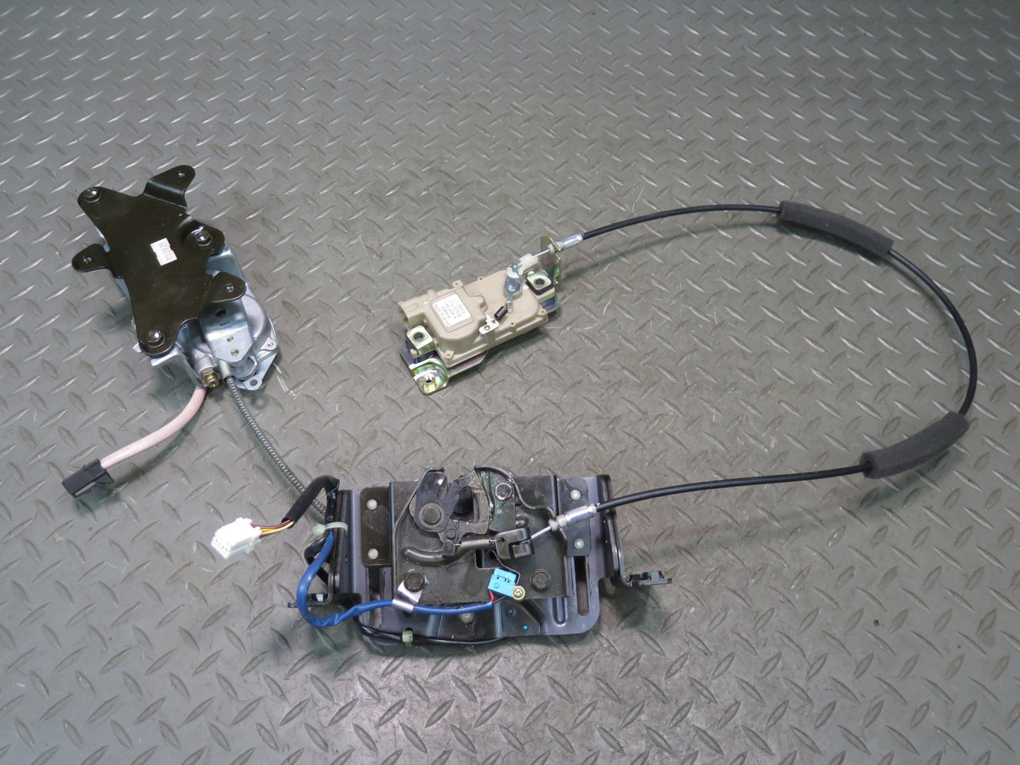 04-09 Nissan 350Z Convertible TOP Tonneau Cover Lid Lock Actuator Motor Set OEM