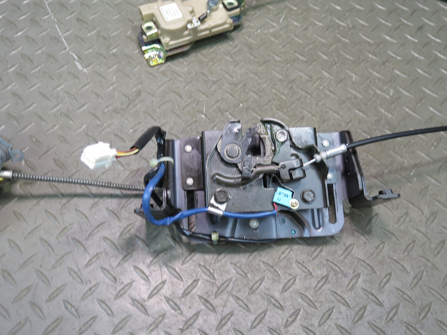 04-09 Nissan 350Z Convertible TOP Tonneau Cover Lid Lock Actuator Motor Set OEM