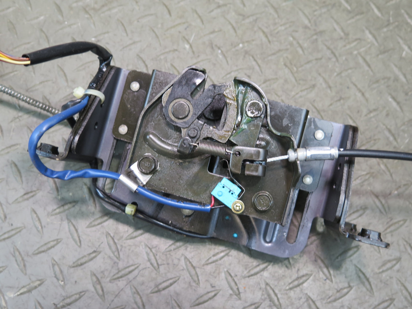 04-09 Nissan 350Z Convertible TOP Tonneau Cover Lid Lock Actuator Motor Set OEM