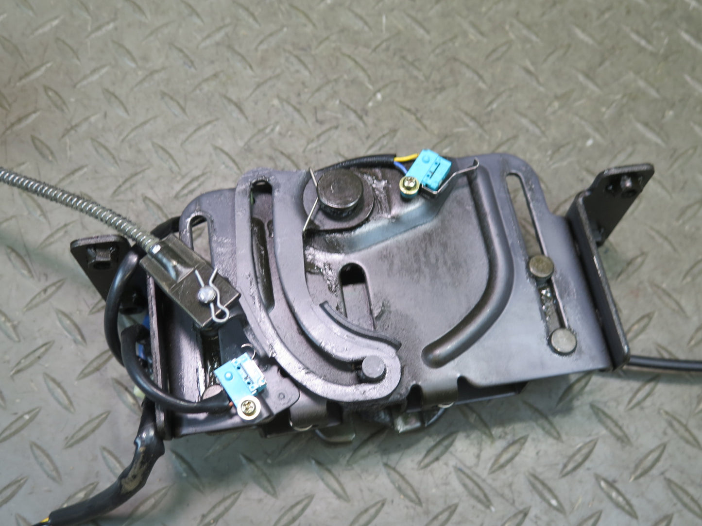 04-09 Nissan 350Z Convertible TOP Tonneau Cover Lid Lock Actuator Motor Set OEM