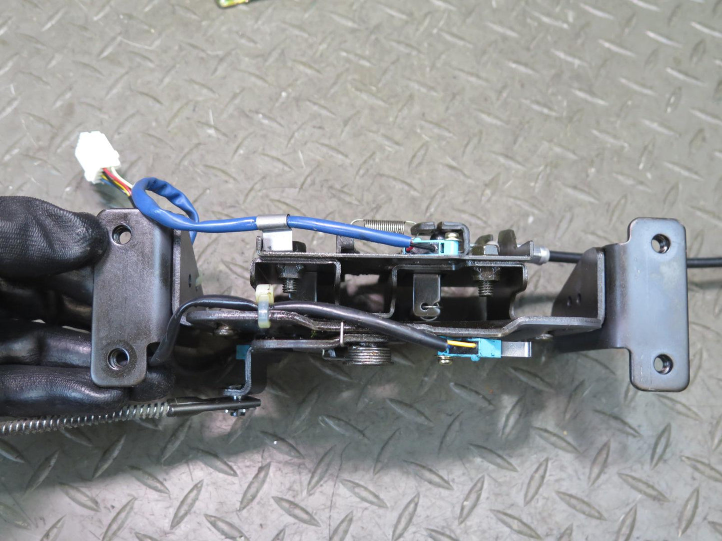 04-09 Nissan 350Z Convertible TOP Tonneau Cover Lid Lock Actuator Motor Set OEM