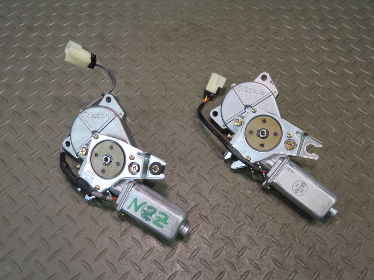 04-09 Nissan Z33 350Z Convertible Set of 2 TOP Roof Lift Motor Drive Unit OEM