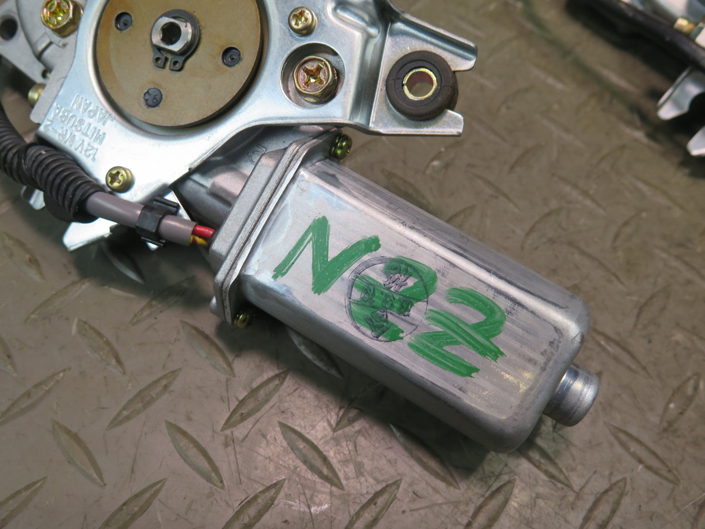 04-09 Nissan Z33 350Z Convertible Set of 2 TOP Roof Lift Motor Drive Unit OEM