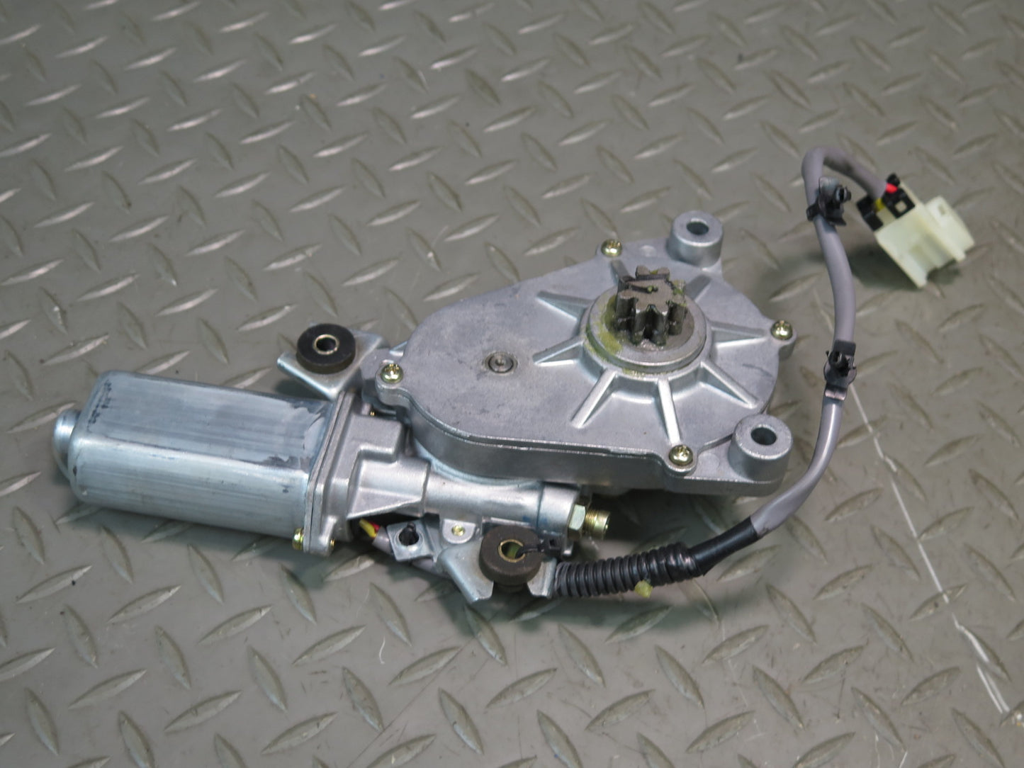 04-09 Nissan Z33 350Z Convertible Set of 2 TOP Roof Lift Motor Drive Unit OEM